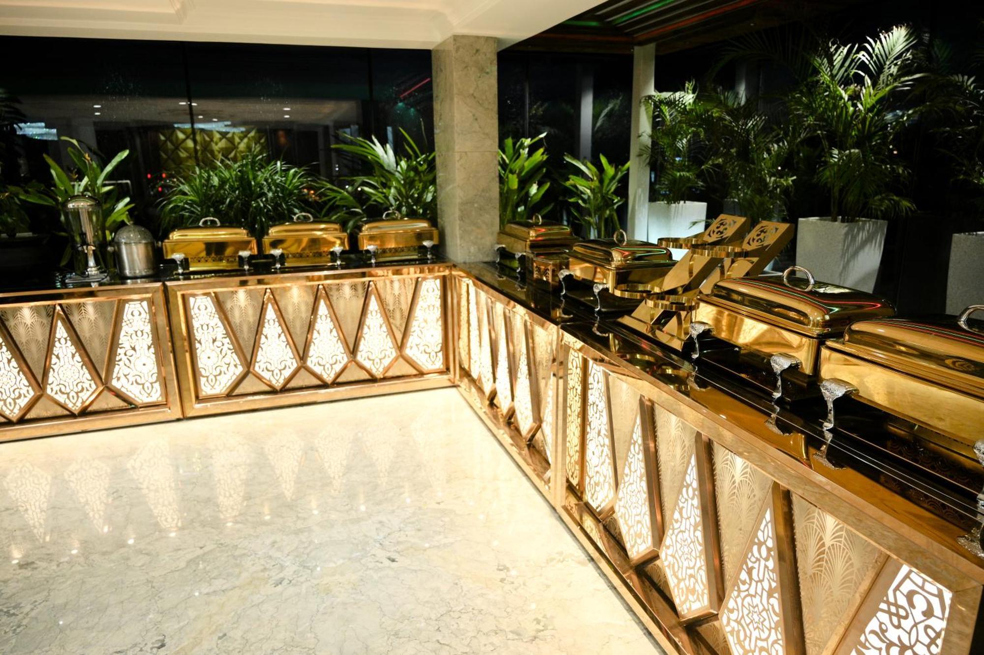 Hotel Golden Riviera マイソール エクステリア 写真
