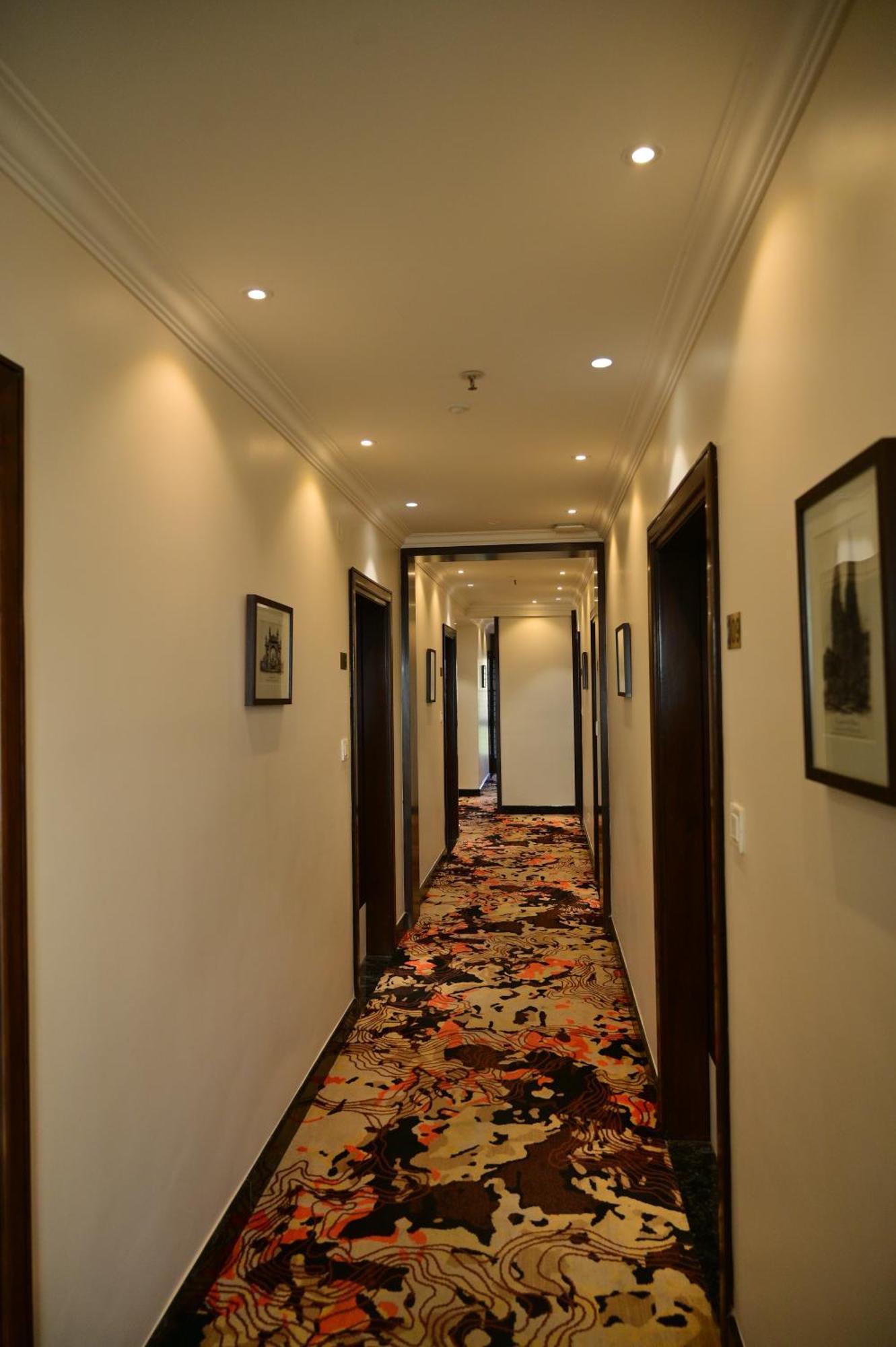 Hotel Golden Riviera マイソール エクステリア 写真