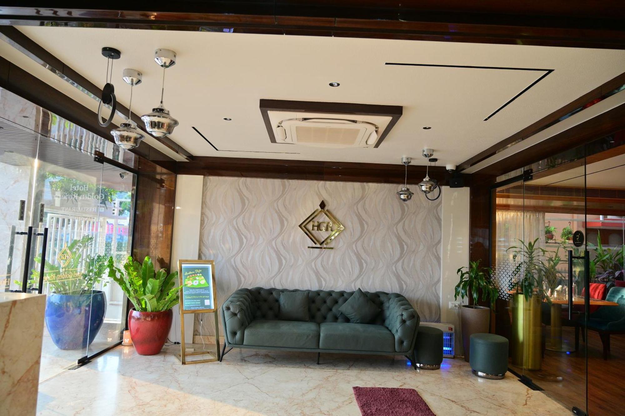 Hotel Golden Riviera マイソール エクステリア 写真