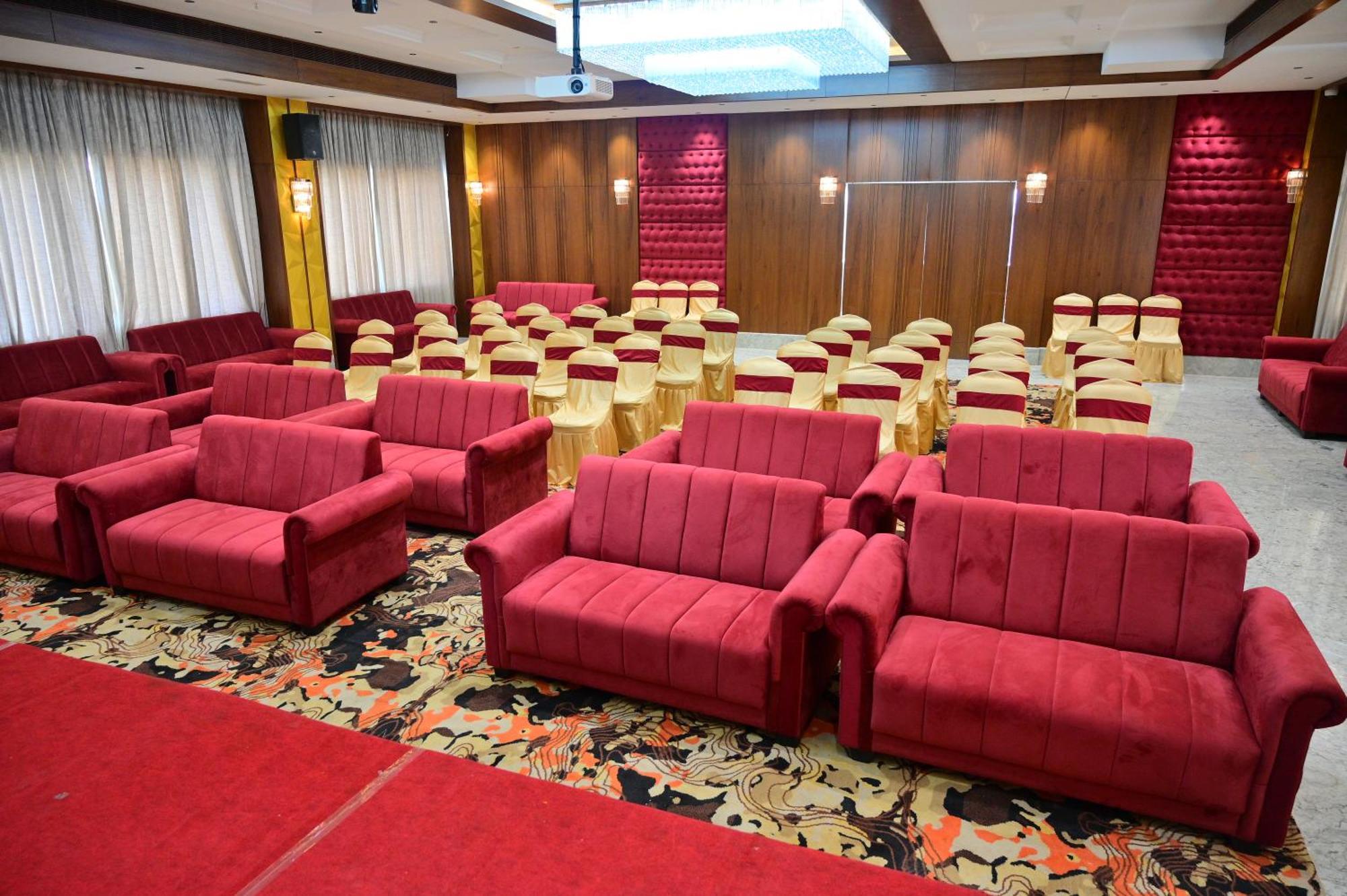 Hotel Golden Riviera マイソール エクステリア 写真