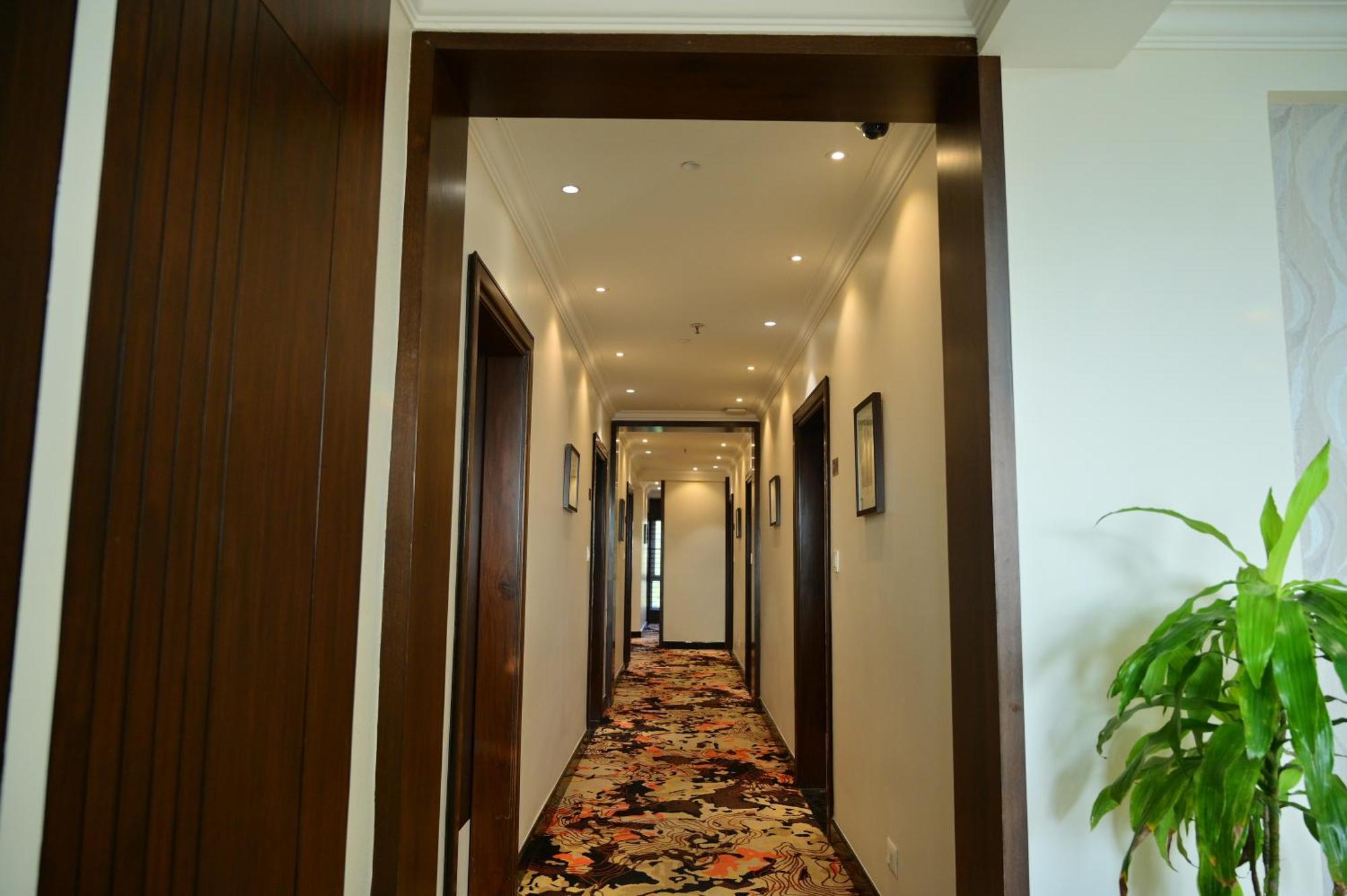 Hotel Golden Riviera マイソール エクステリア 写真