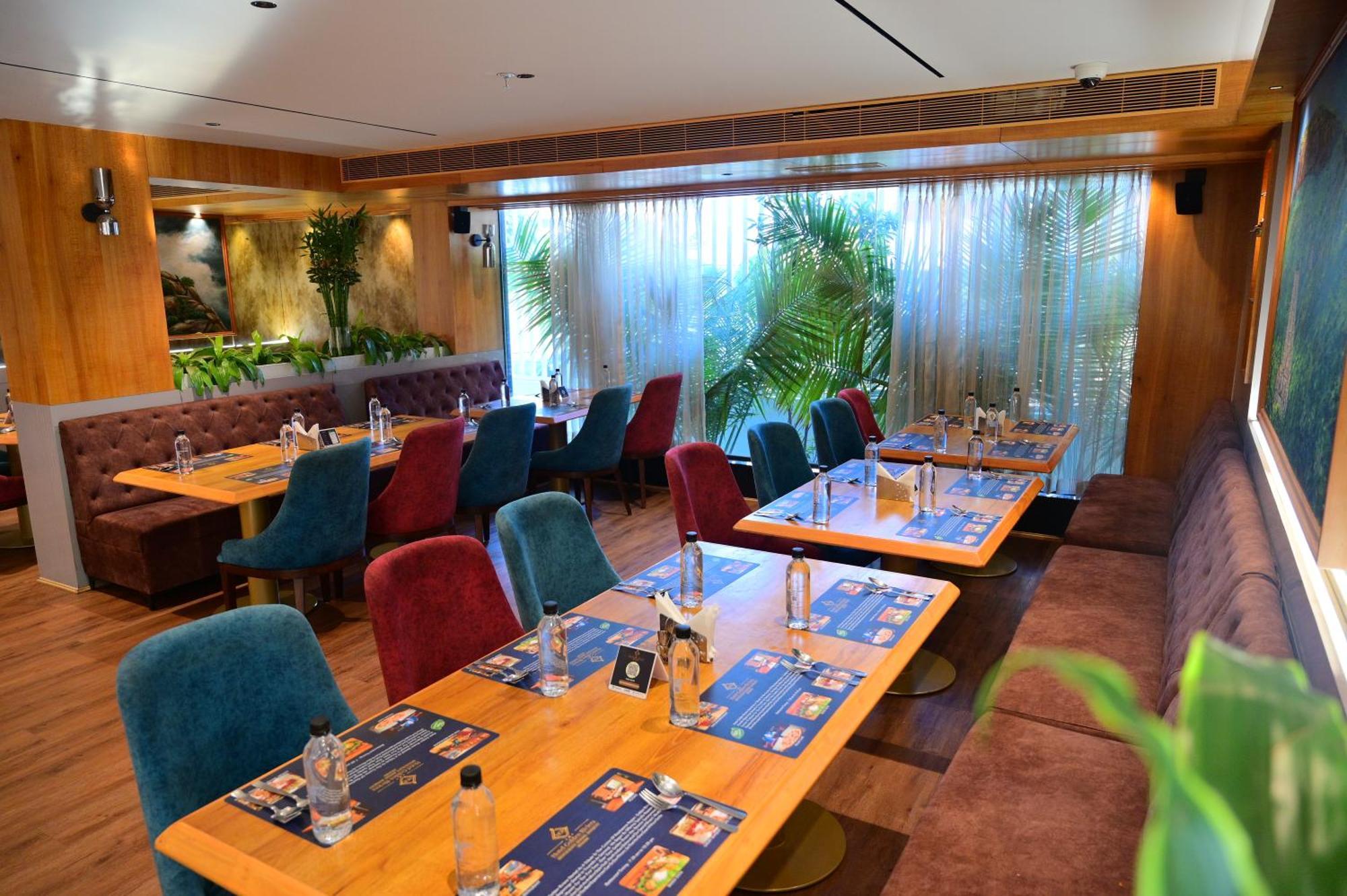 Hotel Golden Riviera マイソール エクステリア 写真