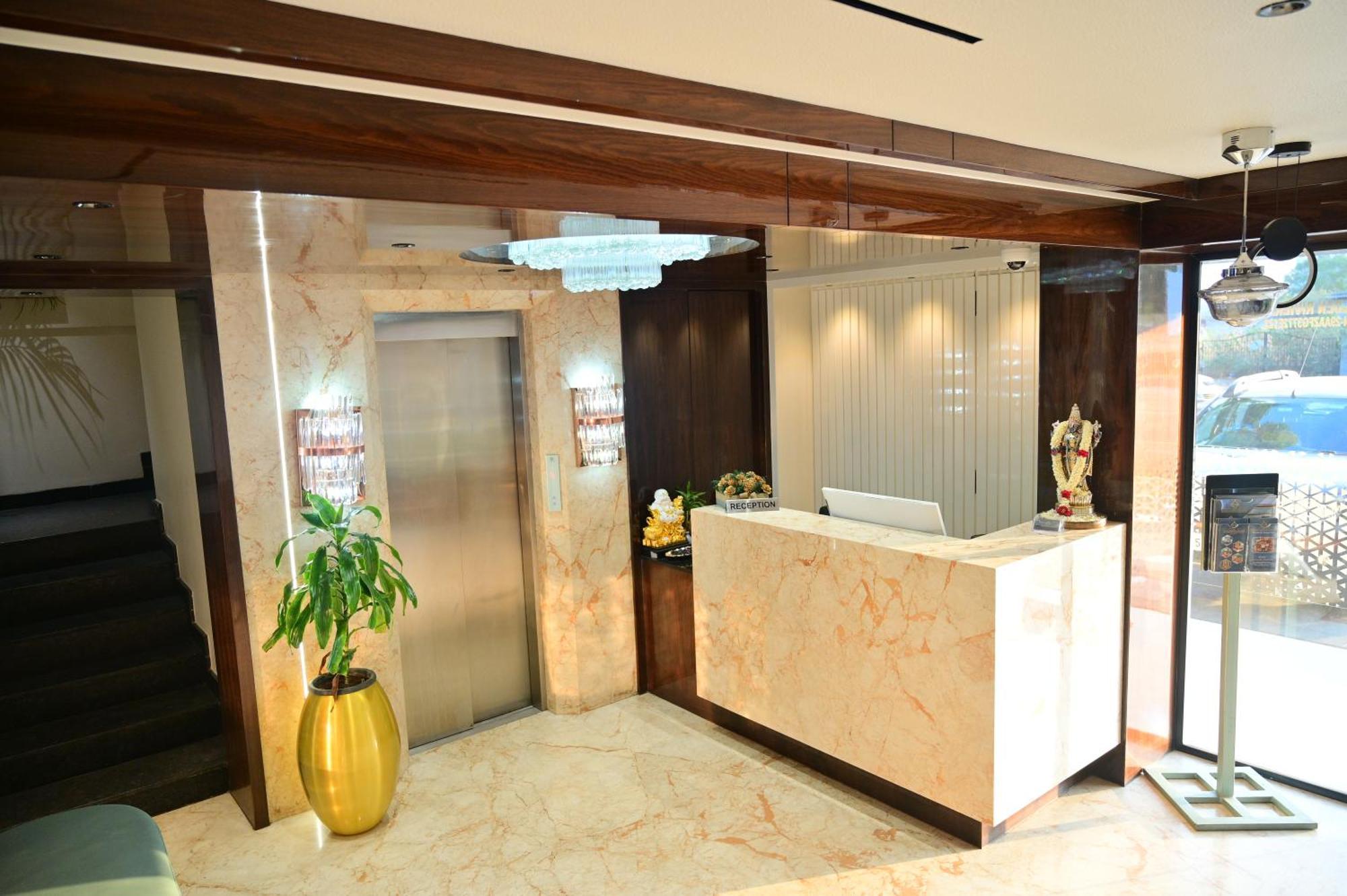 Hotel Golden Riviera マイソール エクステリア 写真