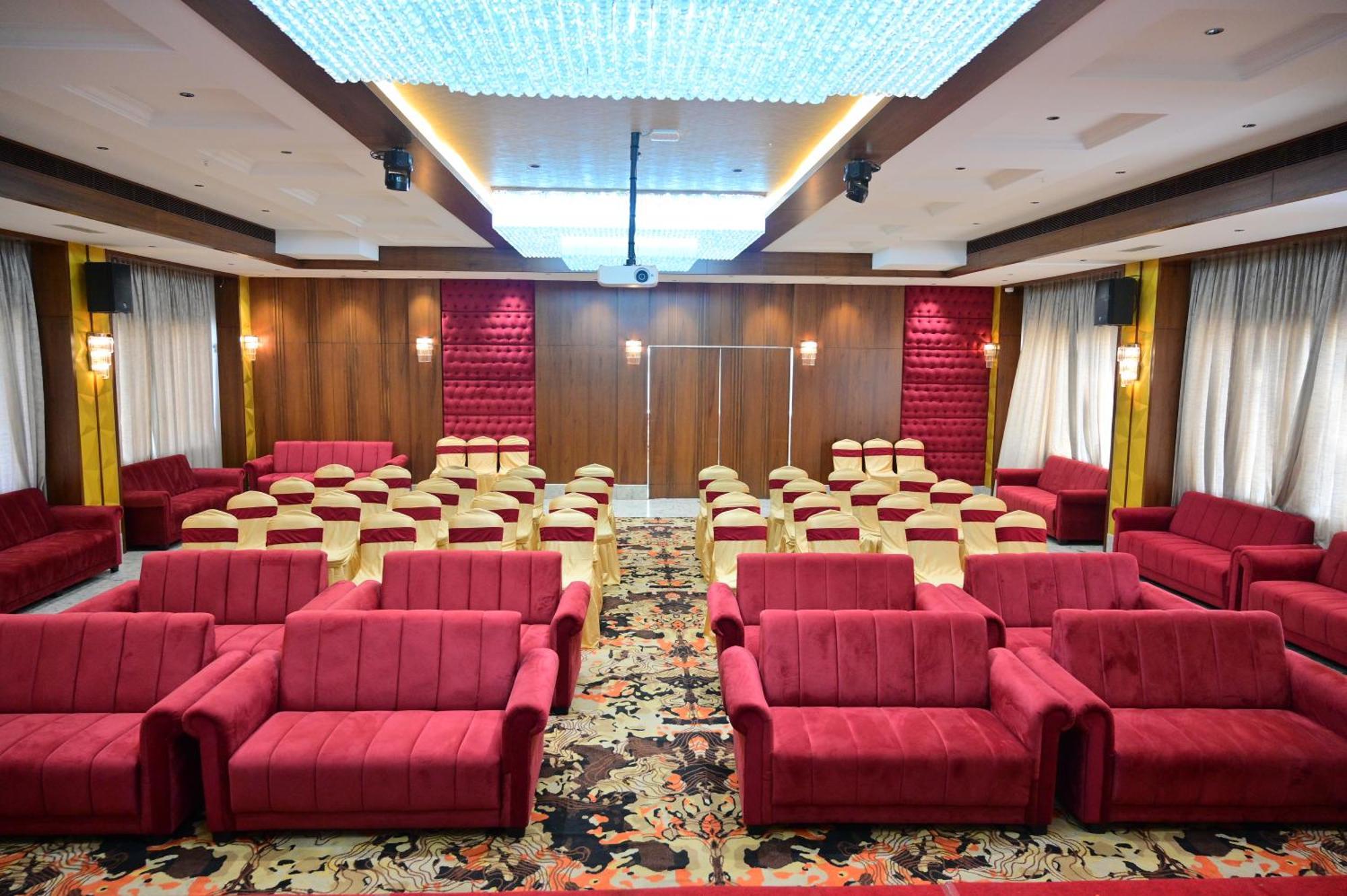 Hotel Golden Riviera マイソール エクステリア 写真